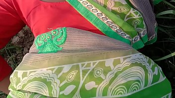 Bhabhi Desa India Digituh Di Alam Terbuka