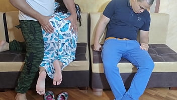 Menggoda Istri Kakakku Saat Suaminya Terlelap