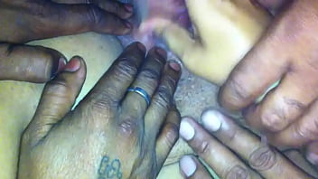 Vagina India Diregangkan Hingga Mekar