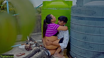 Bercinta Panas Di Atas Atap! Jangan Sampai Keluar Di Dalam Memek