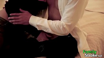 Arab Tiri Yang Menggoda Menikmati Batang Keras Kakak Tirinya