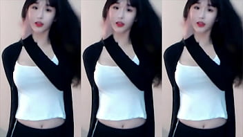 Cô Nàng Trung Quốc Mặc áo Hai Dây Phóng Mình Trên Tàu Lượn Siêu Tốc