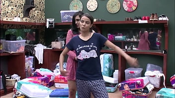 Tayangan Tv India Yang Memamerkan Payudara Besar