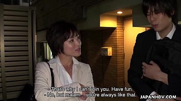 Sekretaris Jepang, Hasumi Menggoda Diri Sendiri Tanpa Sensor