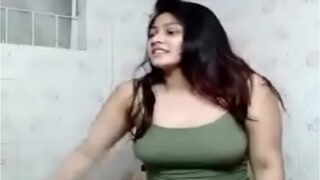Video Panas Gadis Desi India Bugil Memperlihatkan Tubuh Basahnya Yang Menggairahkan